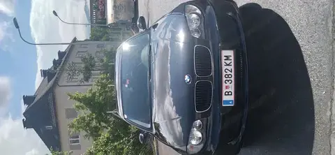 BMW 116i, 2 kms, 8 Reifen, Pickerl bis Juni  Innerlich und äußerlich in gutem Zustand.
