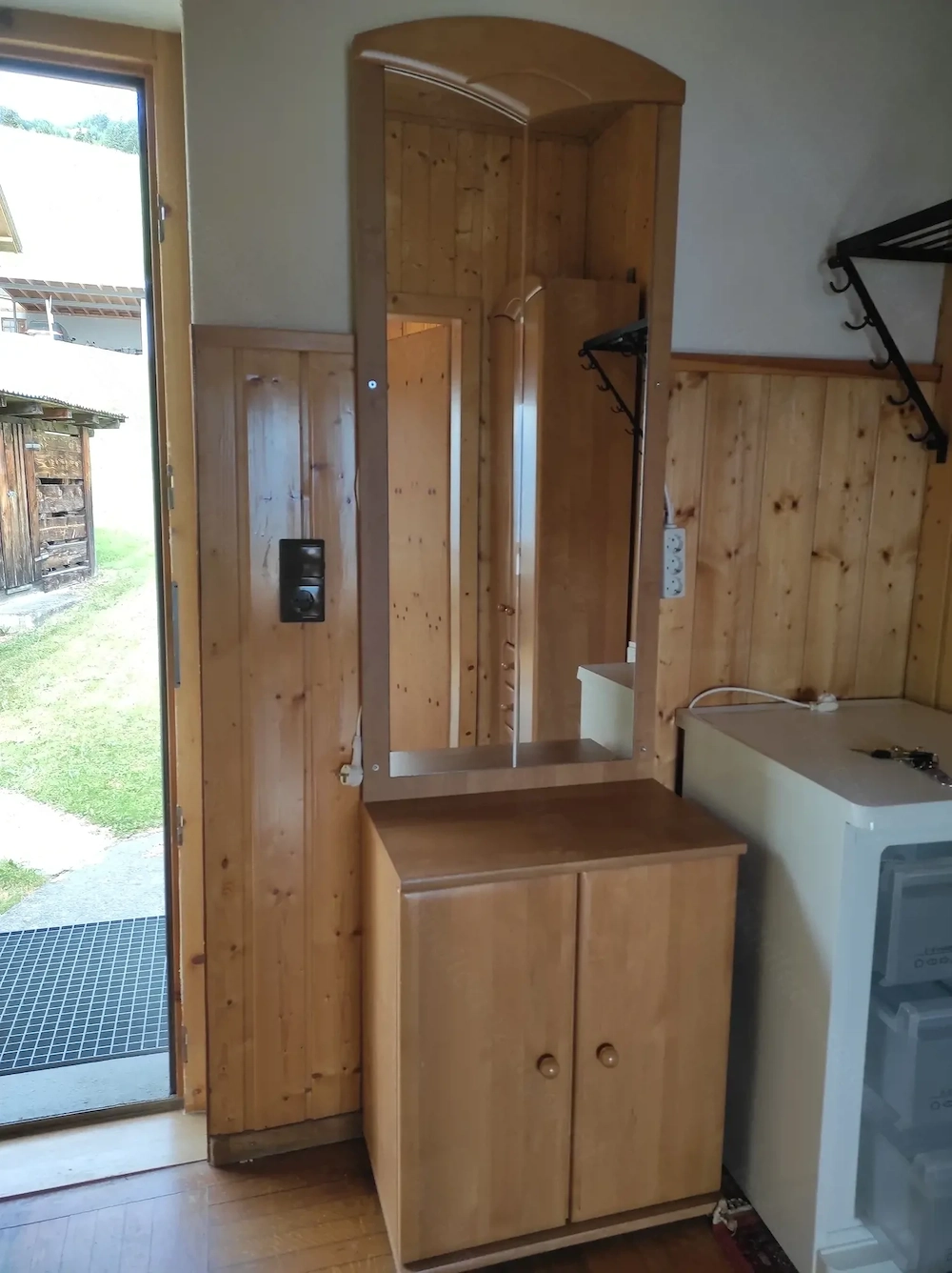 Schrank, Spiegelschrank