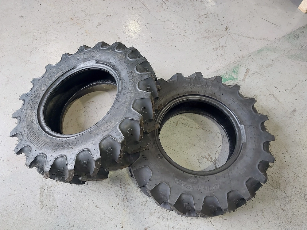 210 95R16 Agrimax RT855