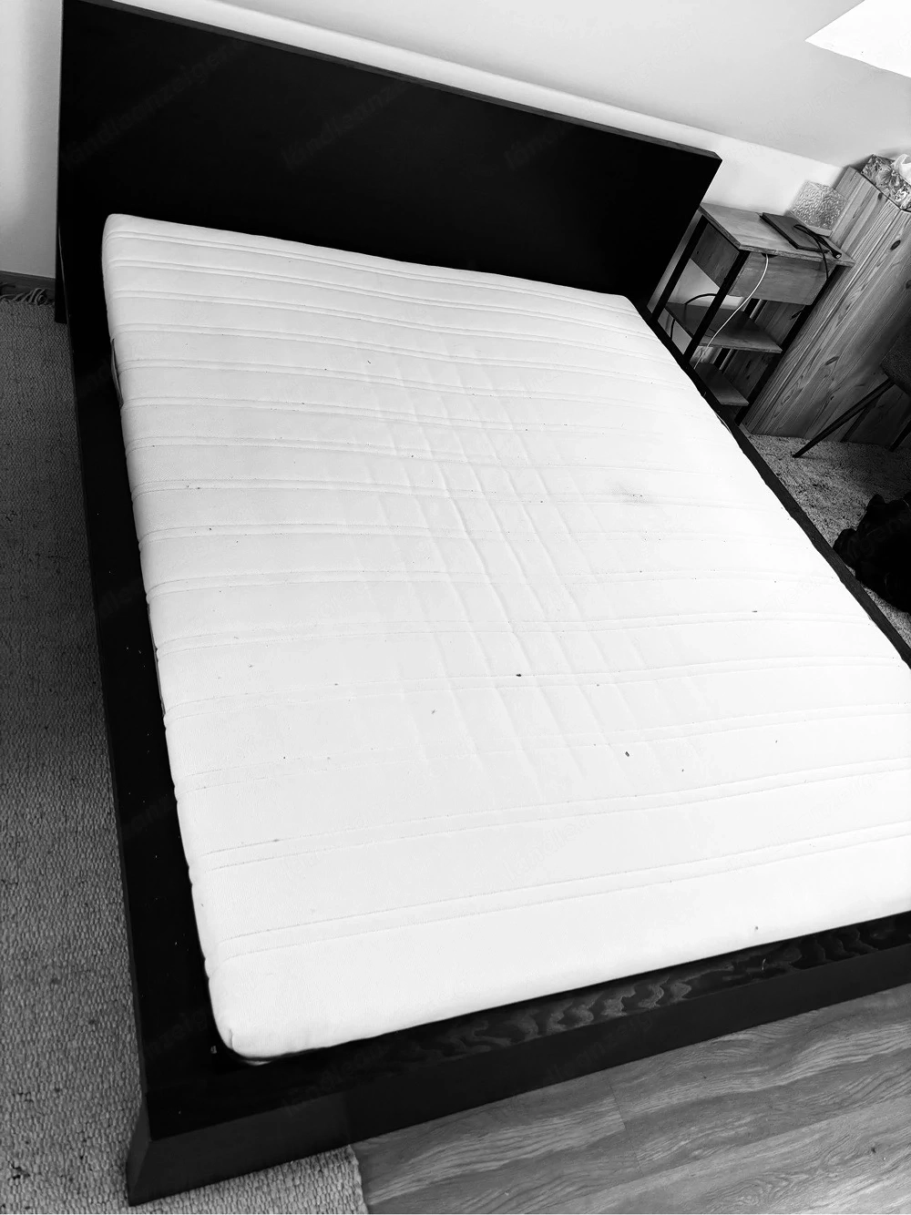 Doppelbett schwarz mit Kopfteil