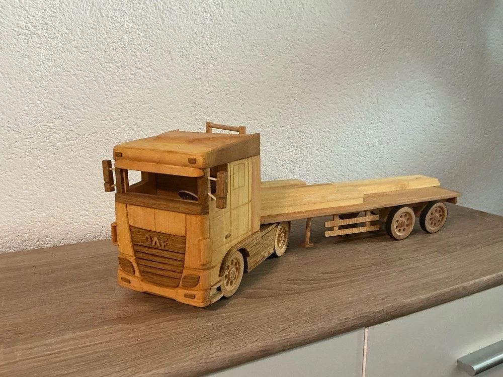 Autos aus Holz