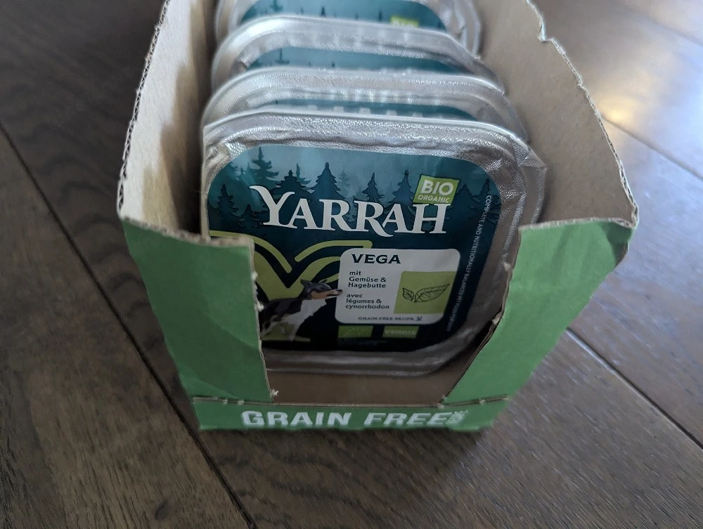 Hundefutter gemischt Yarrah (Bio) zu verschenken 