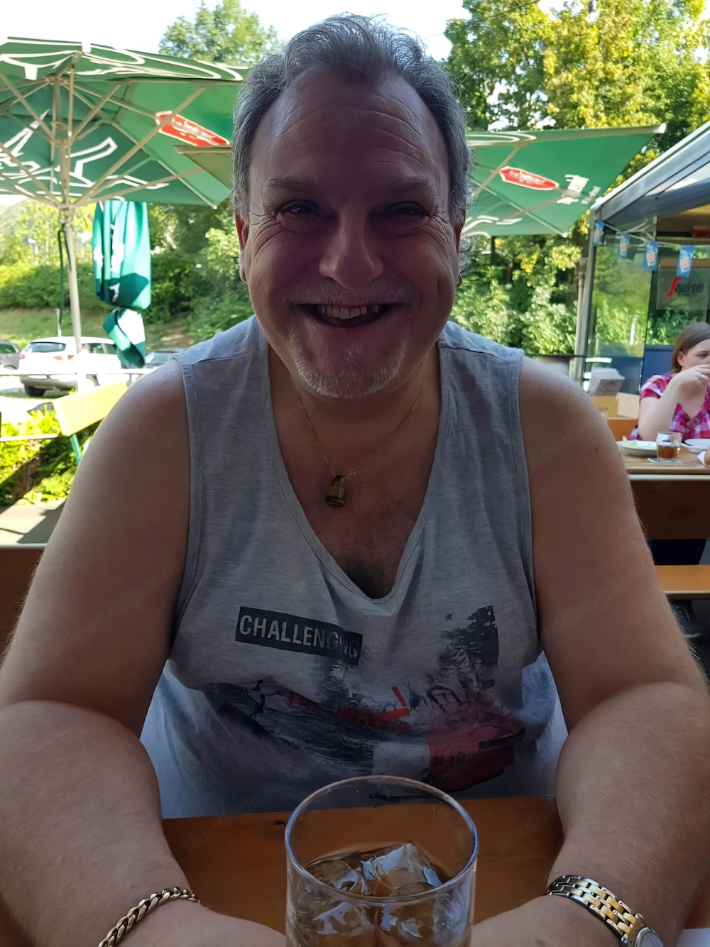 Reife augeschlossene Frau wo feuchtnasse Vorlieben hat gesucht für Freundschaft