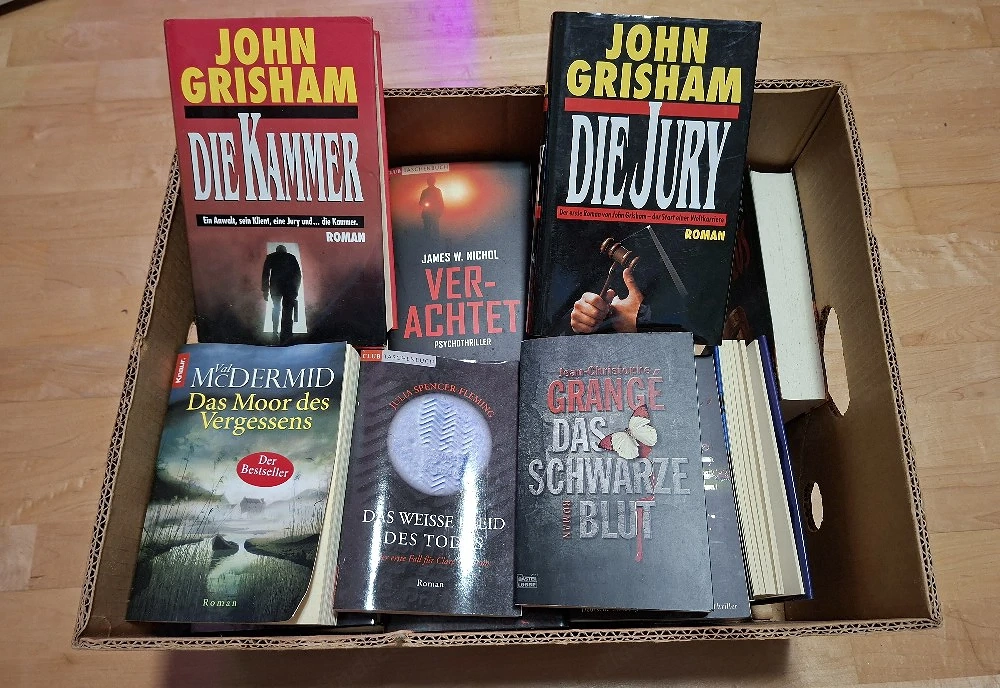 Diverse Krimis und Thriller