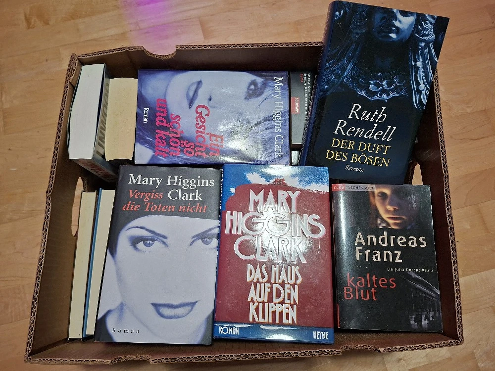Diverse Krimis und Thriller