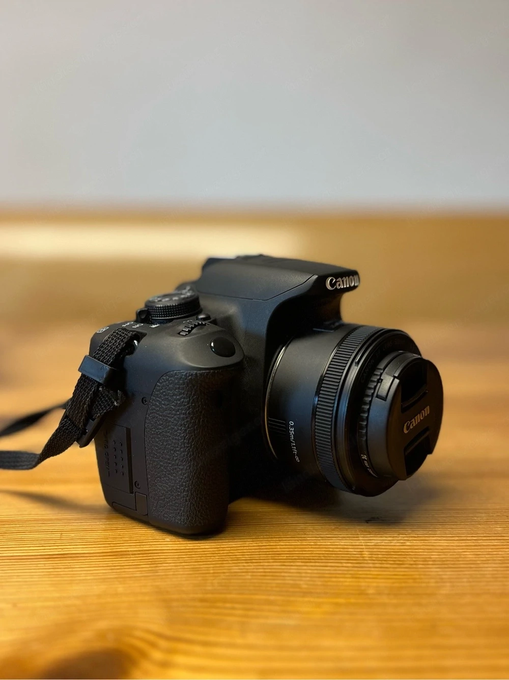 Canon EOS 700D Spiegelreflexkamera + Porträt-Objektiv (50mm f 1.8 STM)