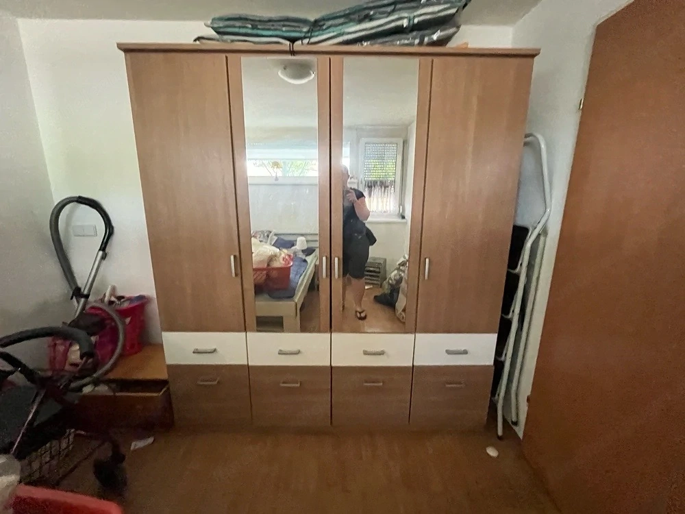 Kleiderschrank