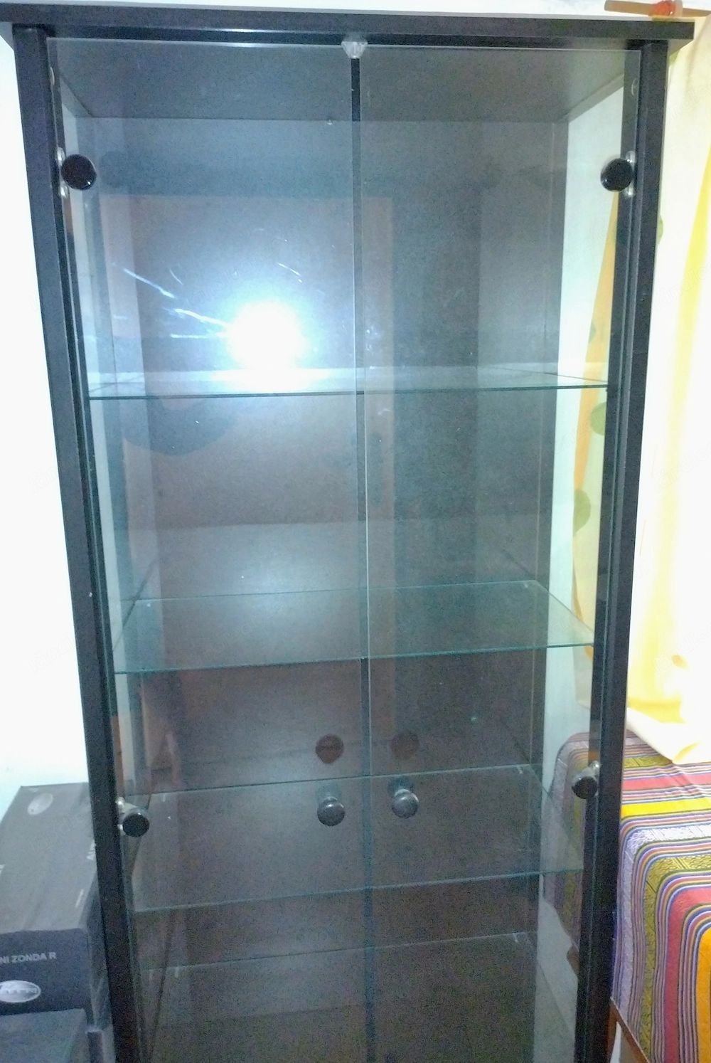 Glasvitrine zu verschenken