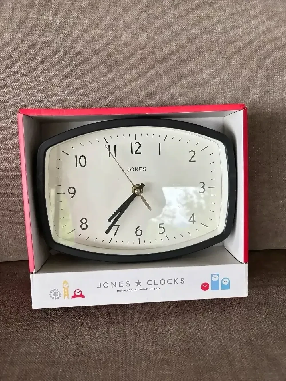 Wanduhr NEU