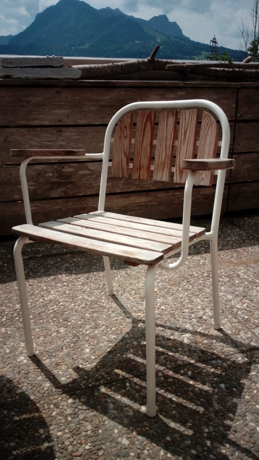 Klappbarer Gartentisch und 2 Stühle 60er Jahre 