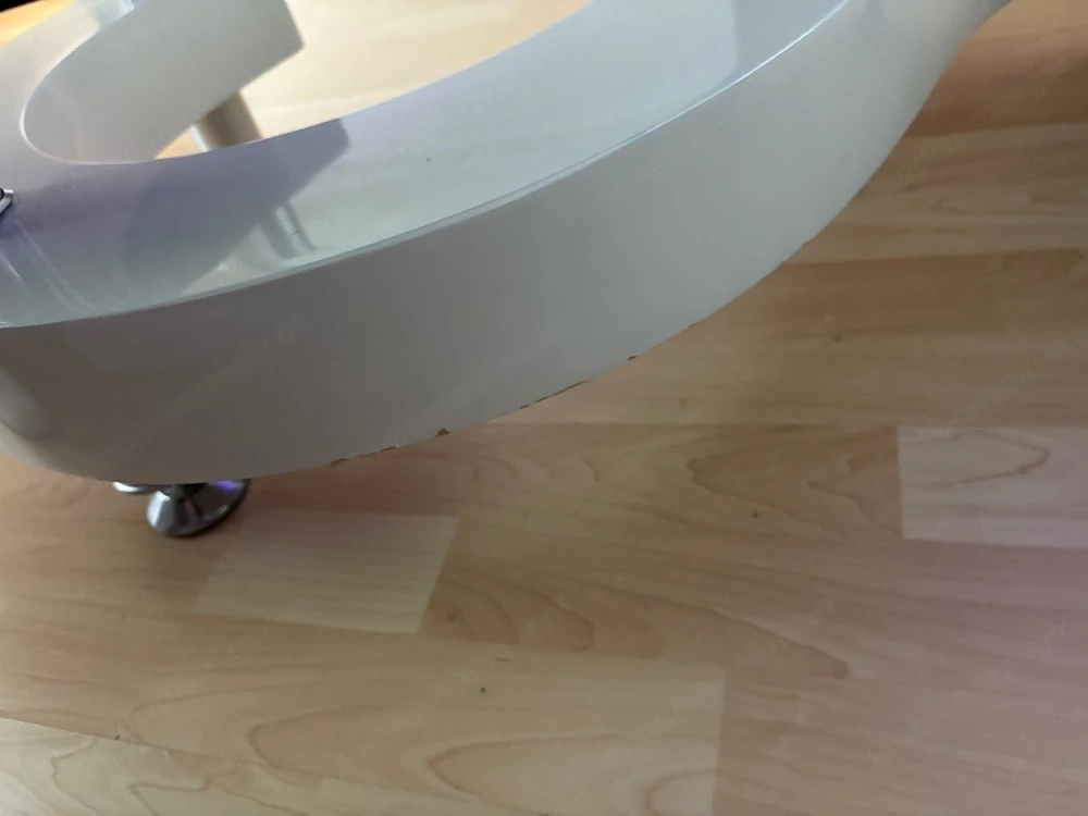 Zu verschenken: Moderner Couchtisch aus Glas (S-Form)