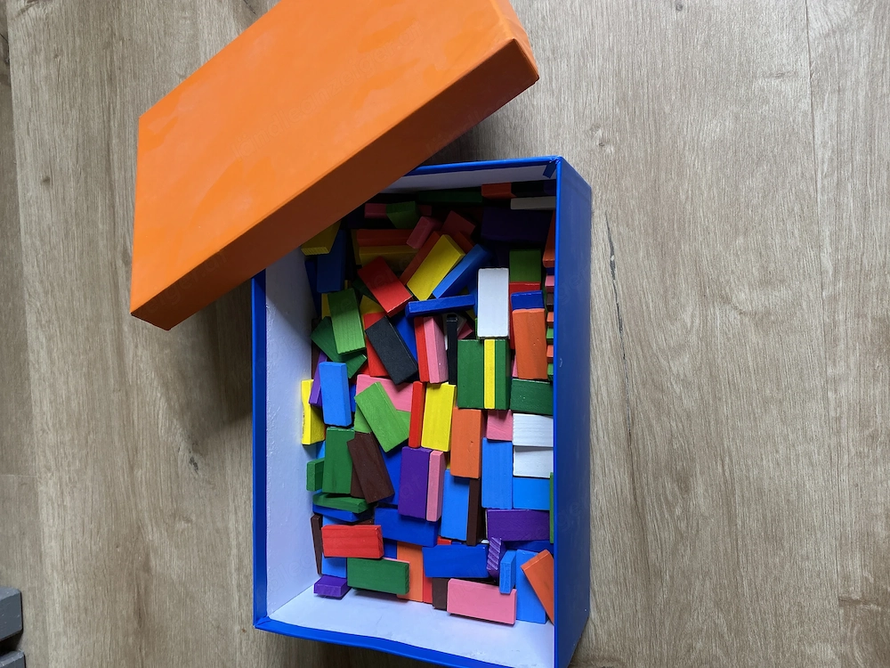 bunte domino stein aus holz