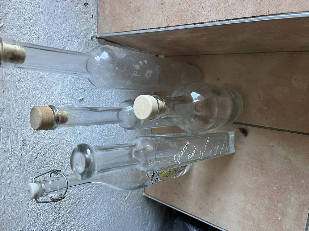 Gratis Schnapsflaschen, leer