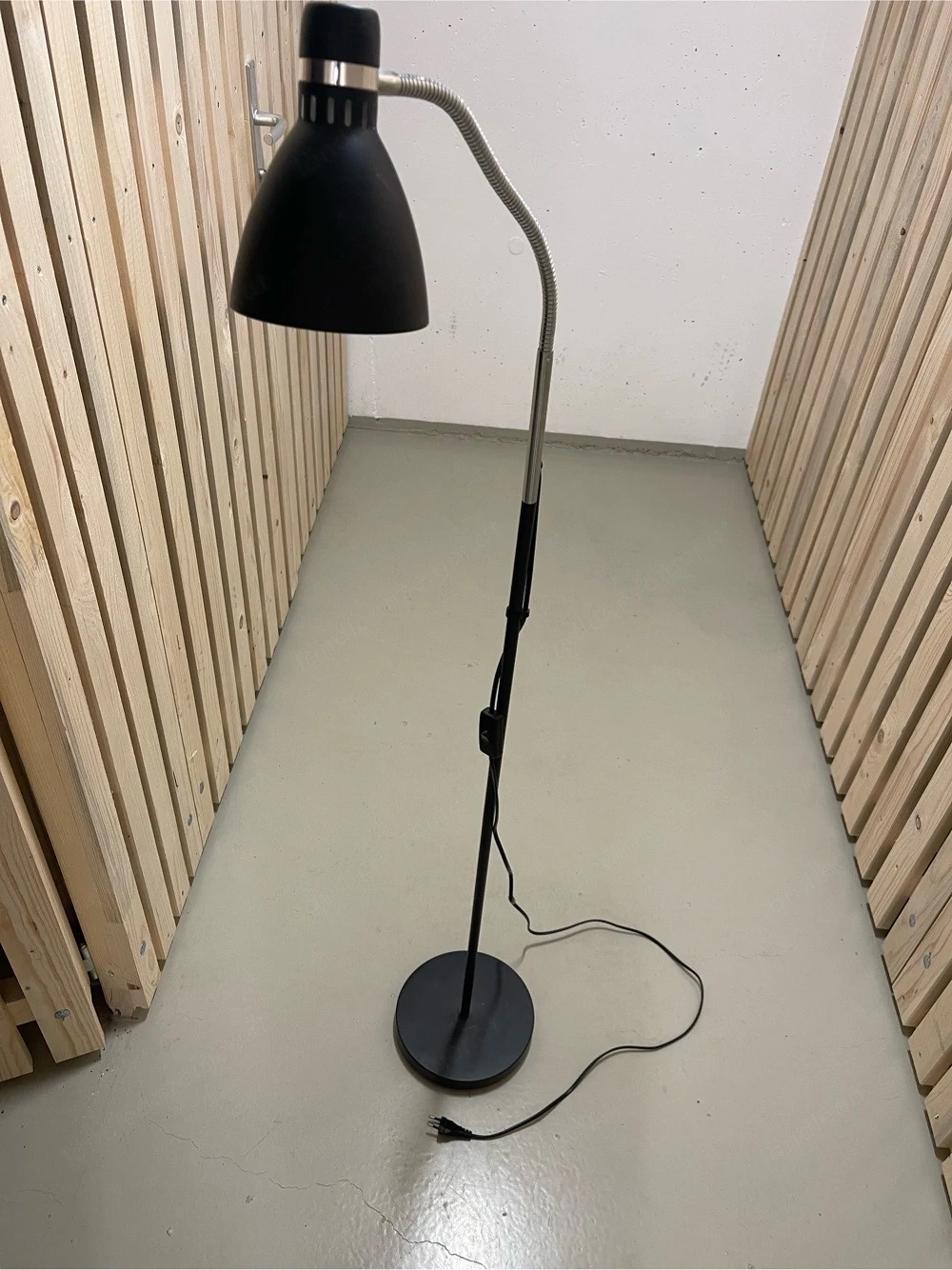 IKEA Stehleuchte mit flexiblem Schwanenhals   Schwarz
