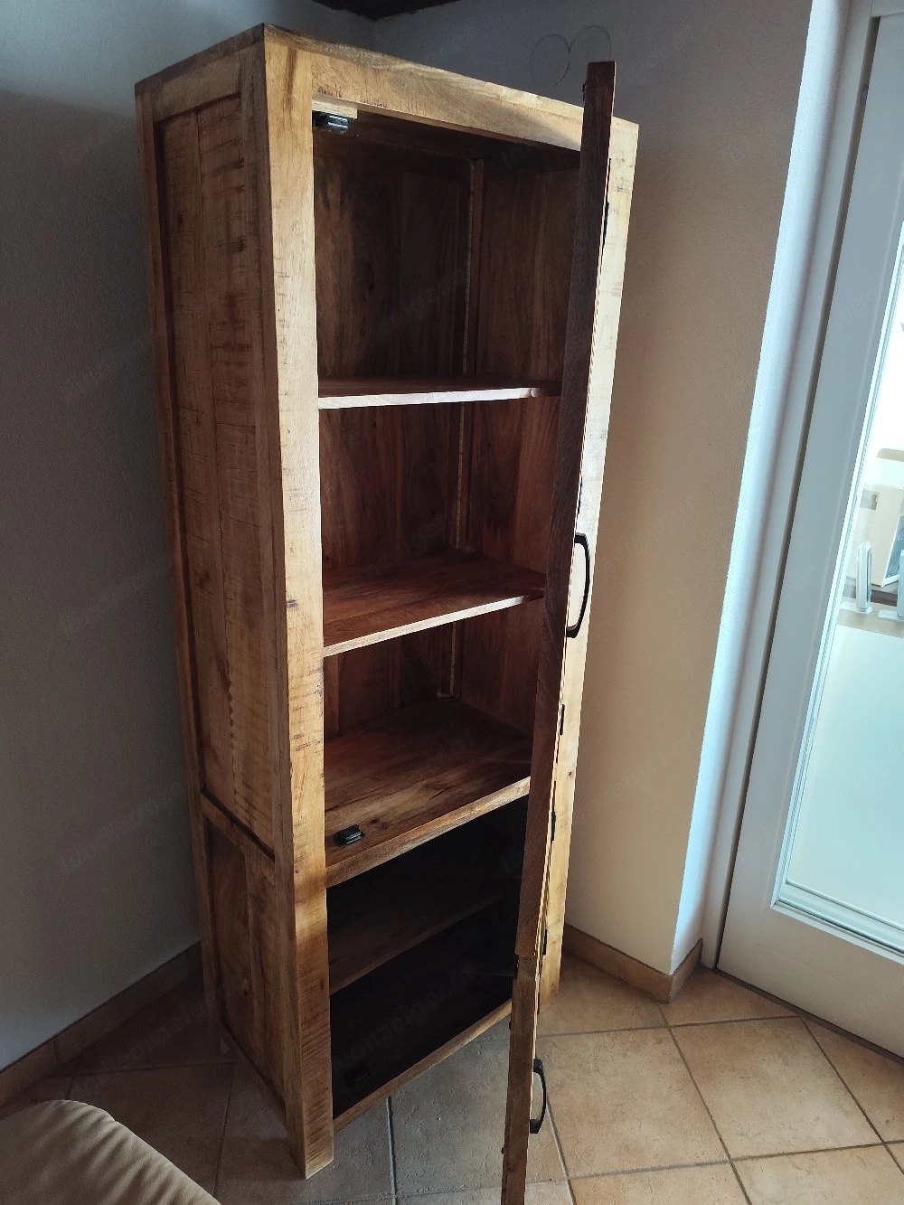 Wohnzimmerschrank mit Tisch