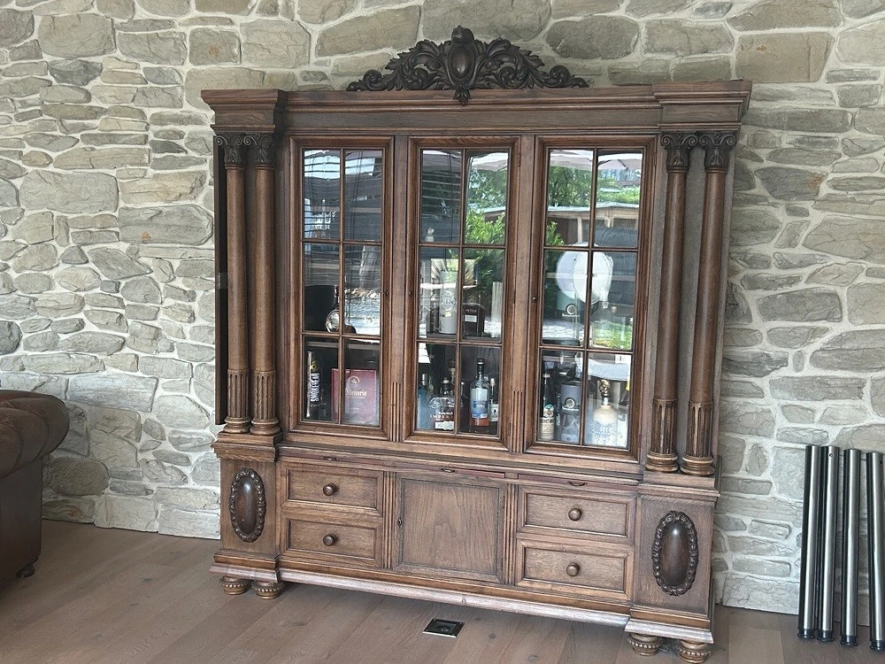 Vitrinenschrank aus Holz