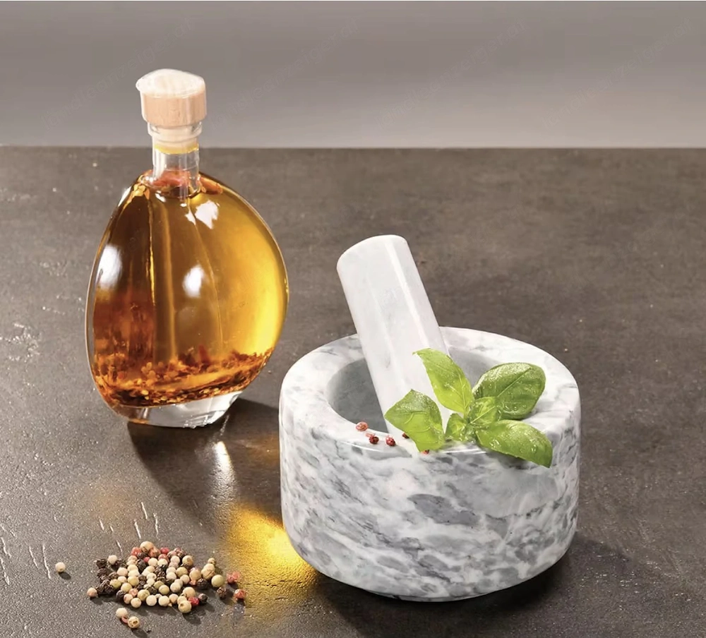 Mörser mit Stößel aus Marmor