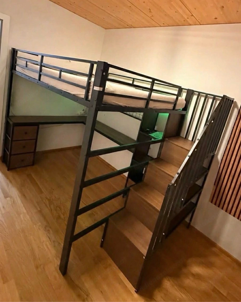 Hochbett mit Schreibtisch & Stauraum
