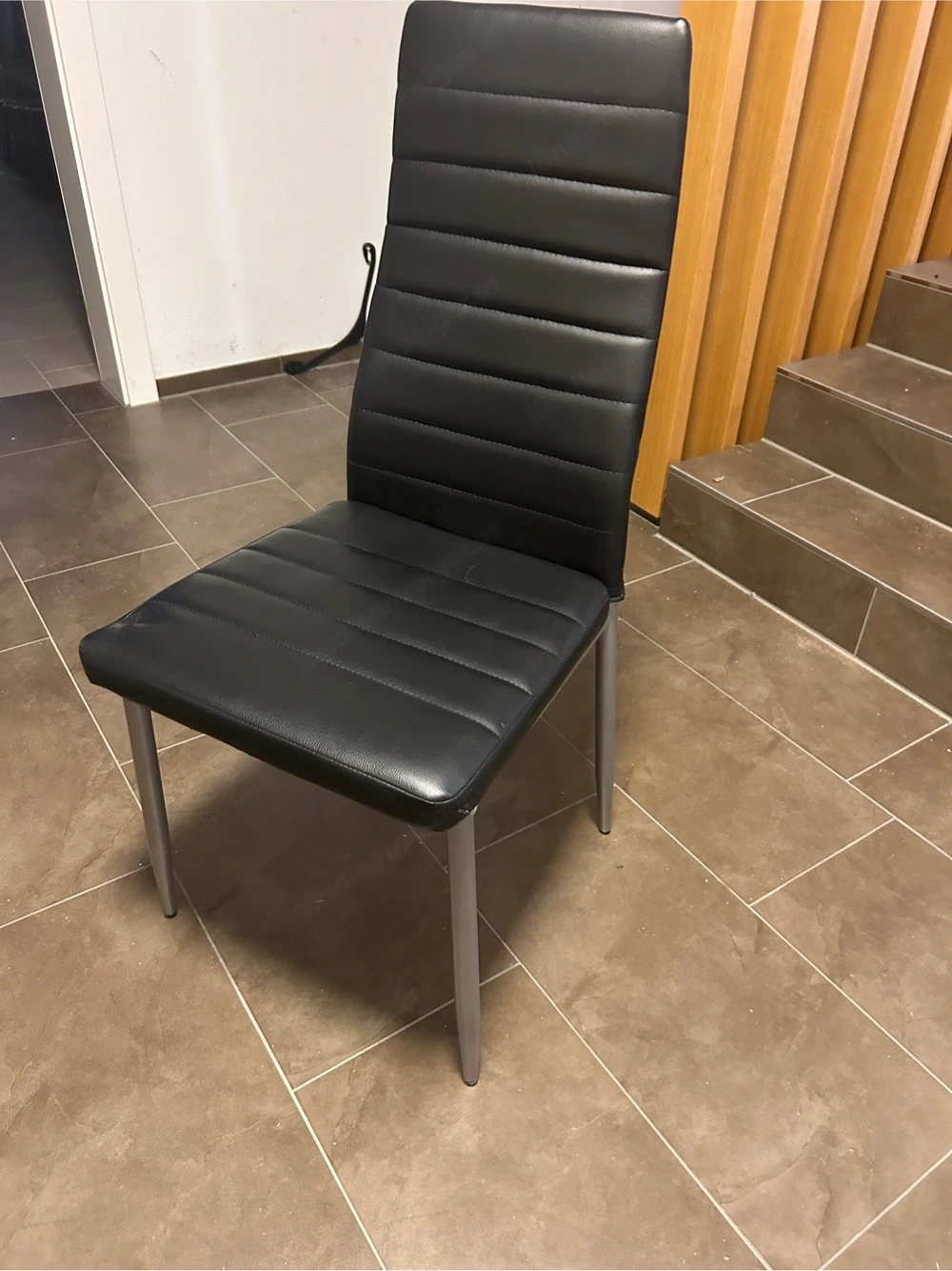 schwarze Stühle