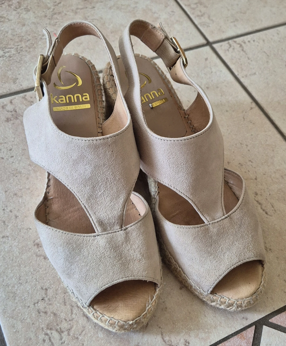 Schuhe offen 39