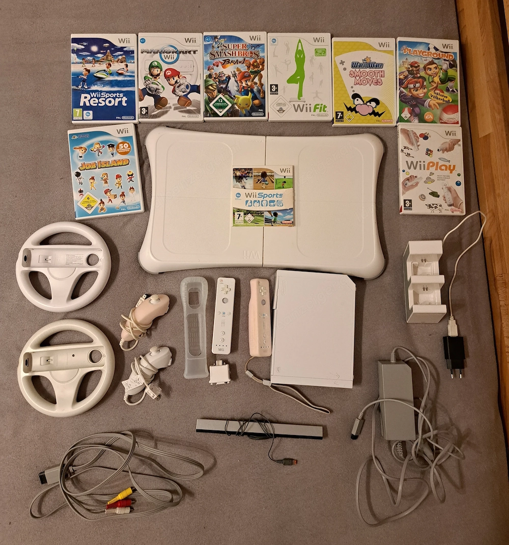 Nintendo Wii Konsole weiß, Wii Fit Balance Board, 2 Controller-Sets, 2 Lenkräder und 9 Top-Spiele