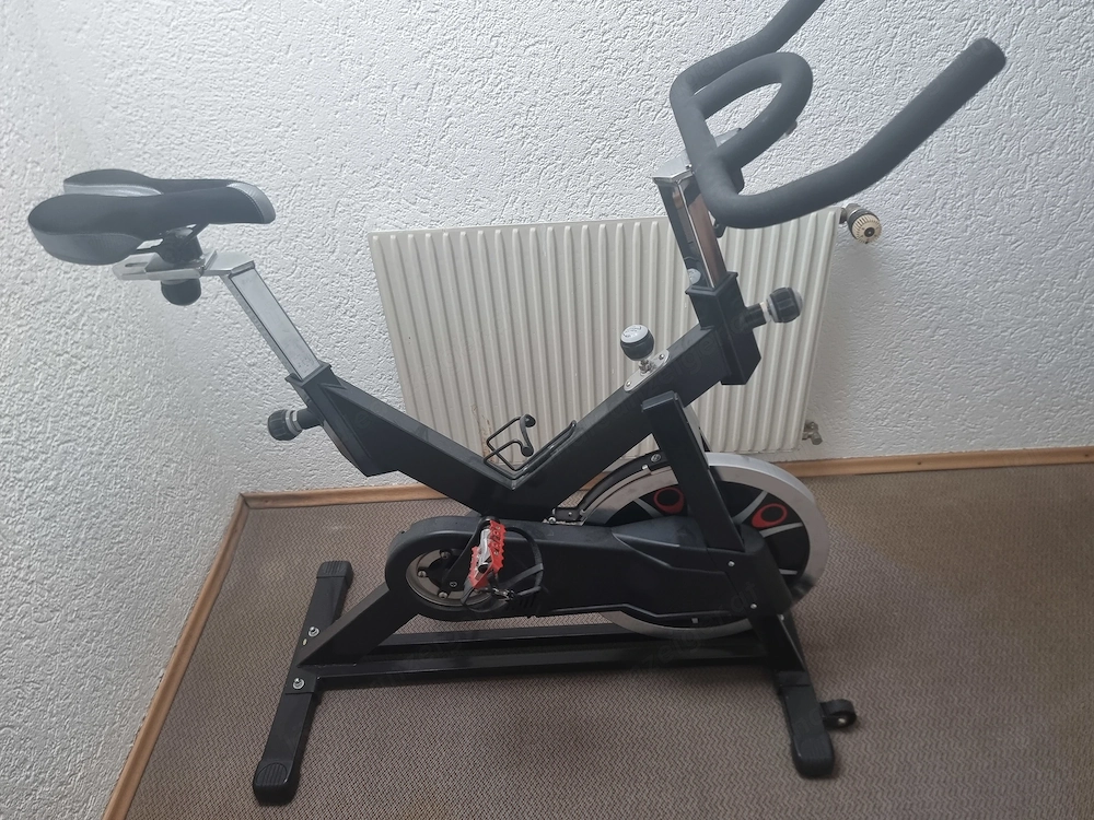 Rennradheimtrainer - Speedbike mit Schwungmasse - Spinningbike