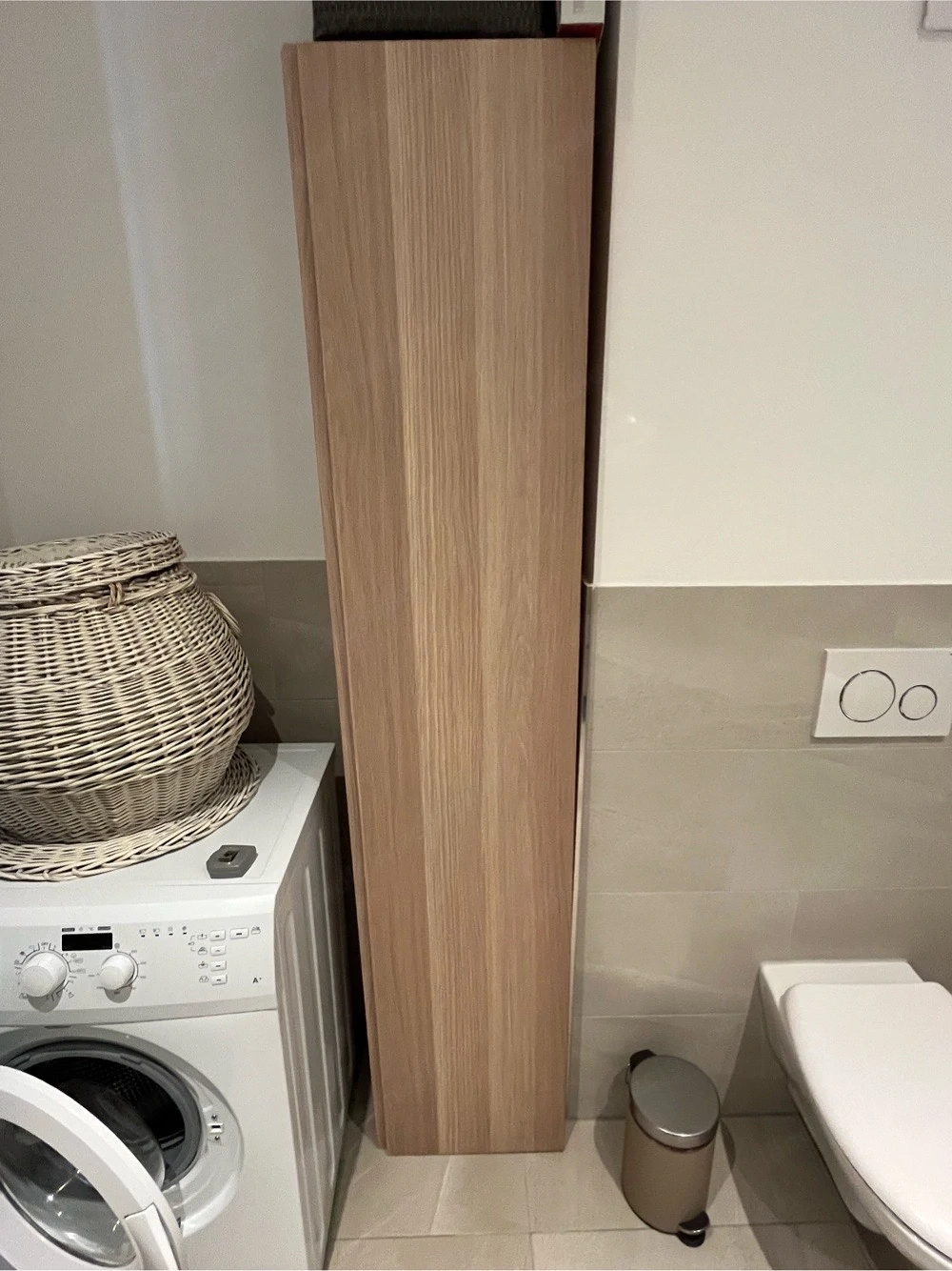 Sehr schöner Hochschrank in Holzoptik für Badezimmer!
