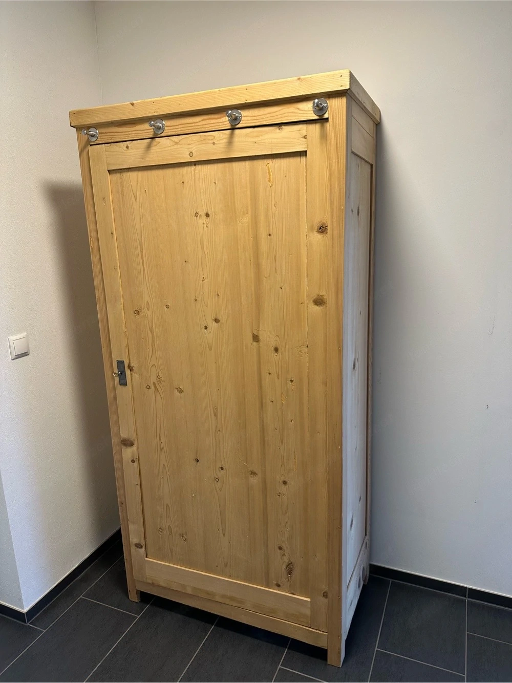 Garderobenschrank