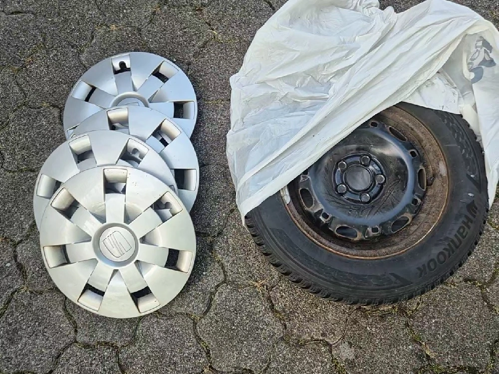 Winterreifen Hankook auf Stahlfelgen 175 70 R14 (Seat Ibiza)
