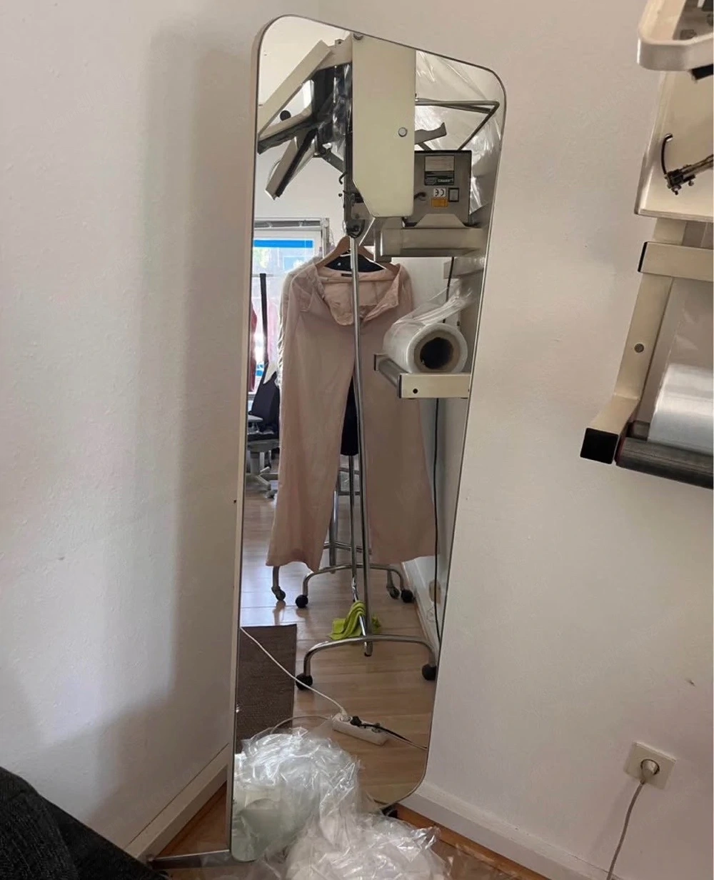 Standspiegel auf Rollen