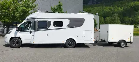 Wohnmobil Gespann Carado T334 + Humer Unsinn Anhänger