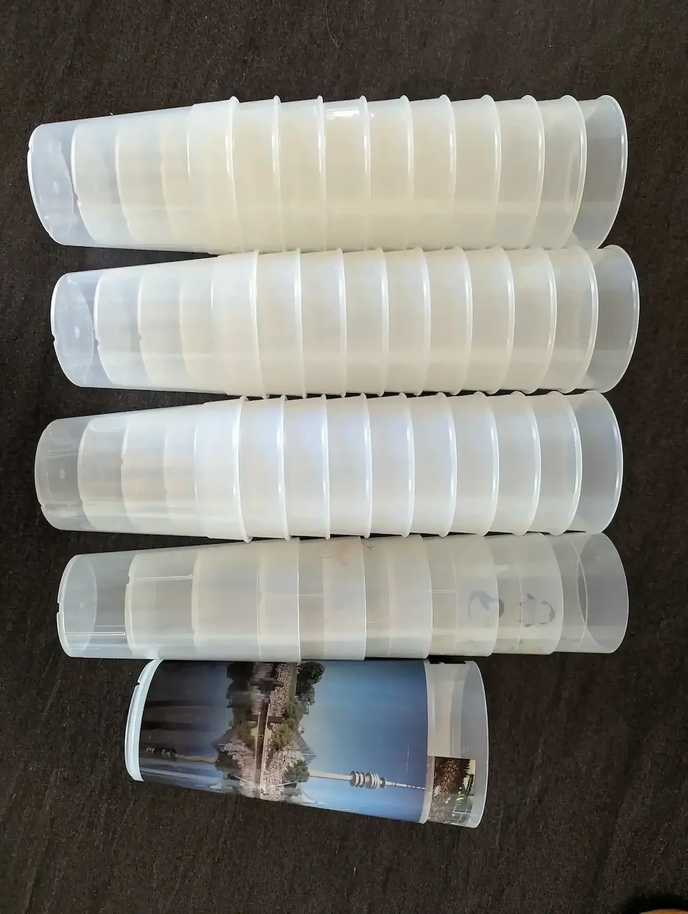 38 Mehrwegbecher, verschiedene Designs