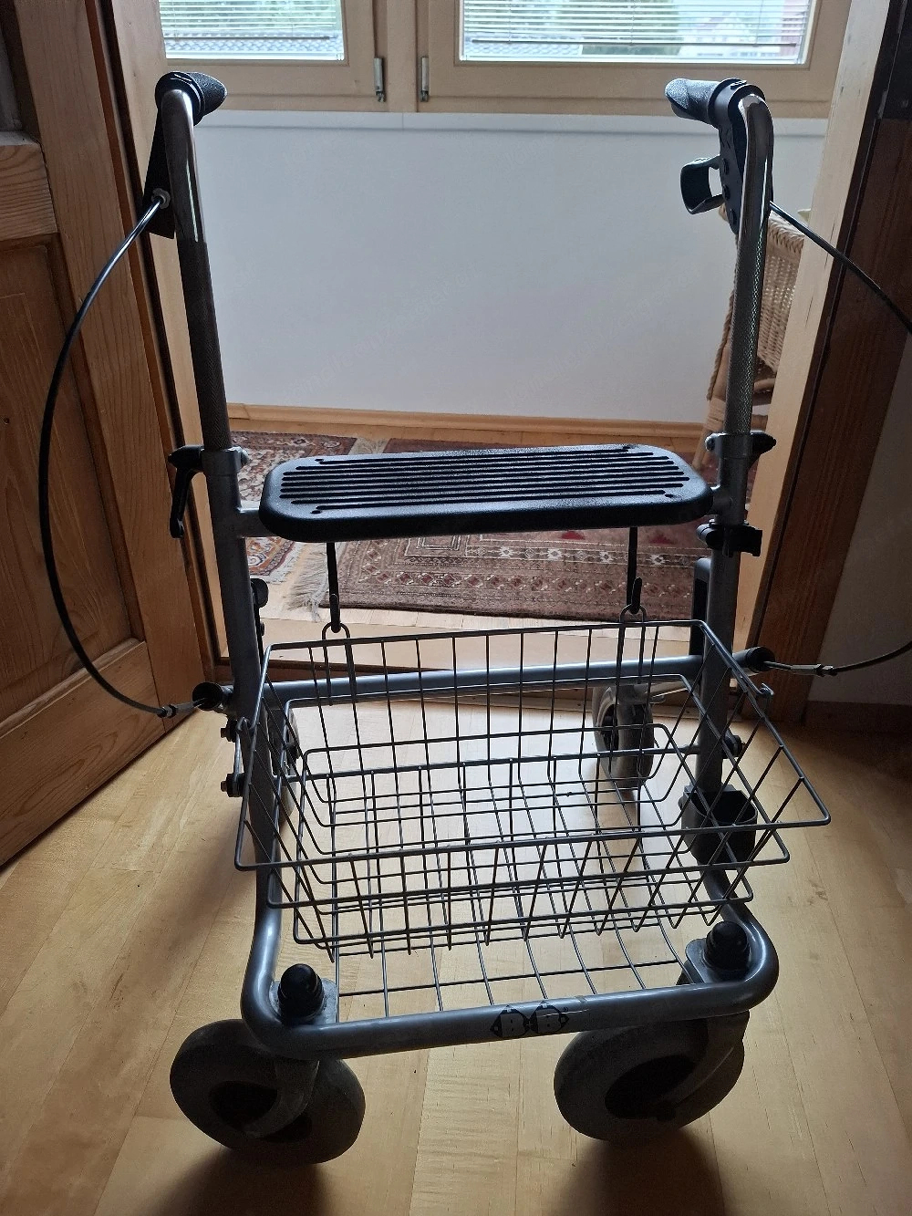 Rollator  Gehhilfe