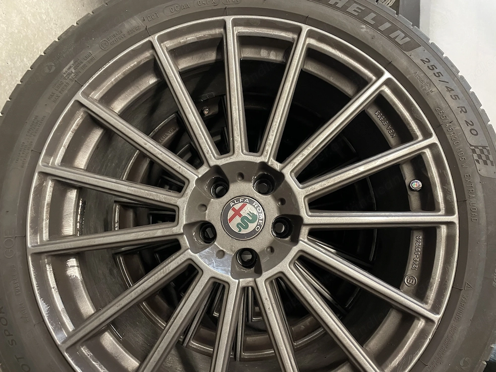 Alfa Romeo STELVIO SOMMERREIFEN 20 Zoll auf Alufelgen