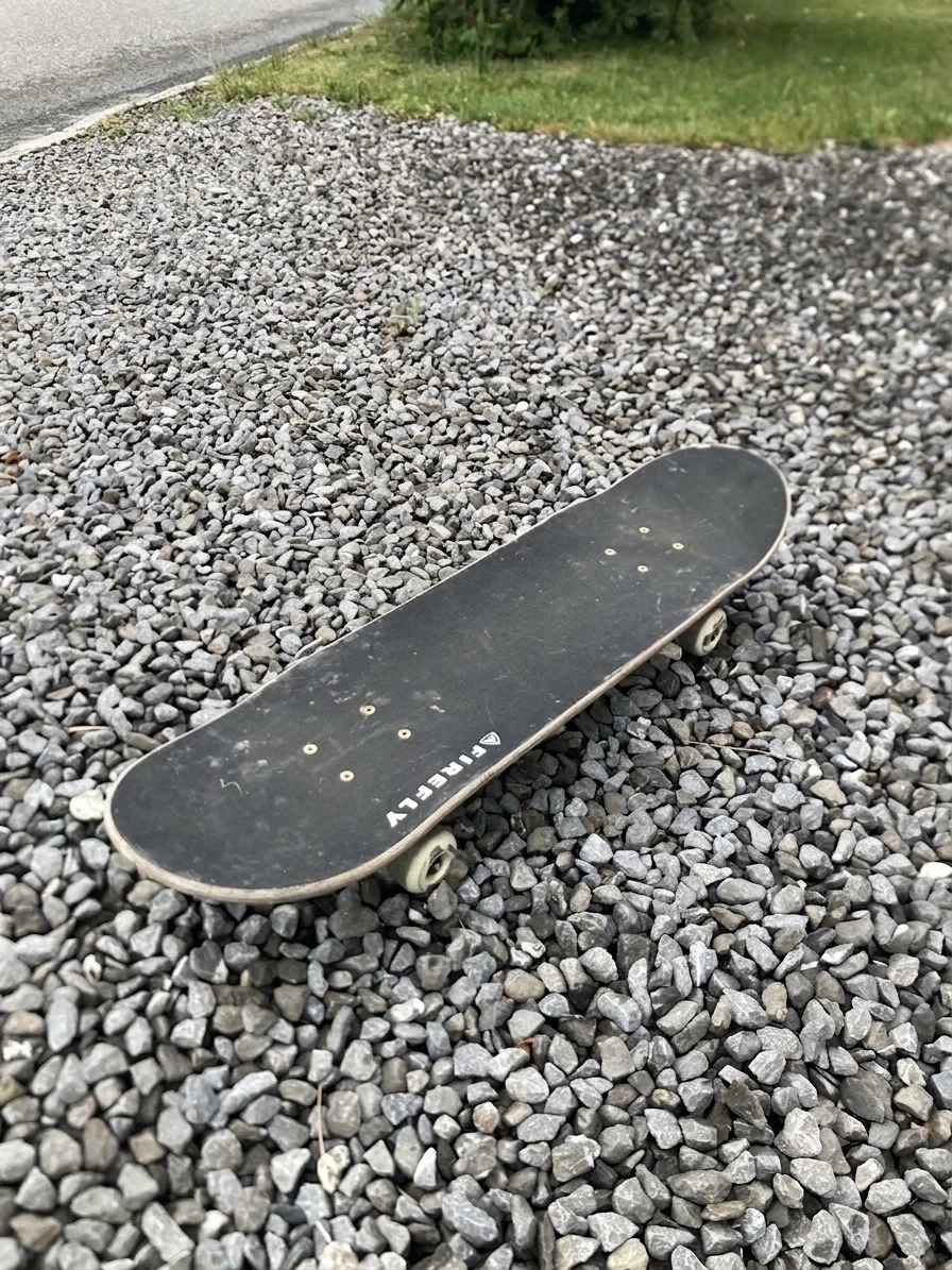 Firefly Skateboard   in gutem Zustand   Cooles Straußen-Design & goldene Achse