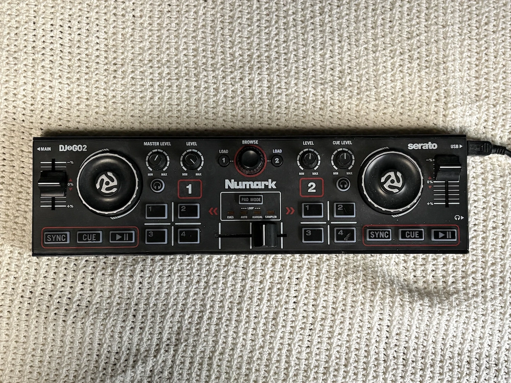 Numark DJ2GO2 Touch   Ultra-kompakter DJ-Controller