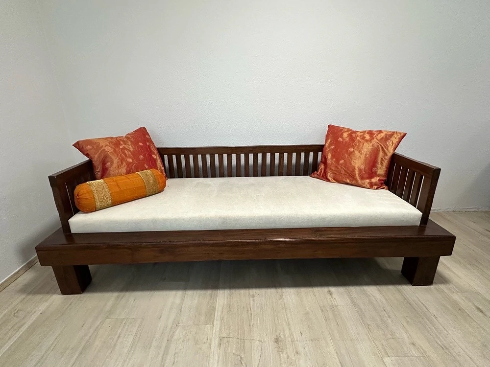 außergewöhnliches Holzsofa Tagesbett im asiatischen Stil