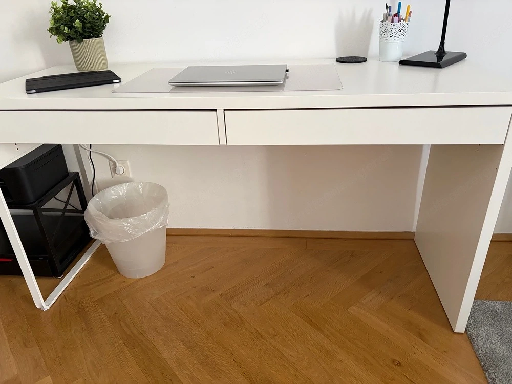 IKEA MICKE Schreibtisch weiß 105x50cm mit 2 Schubladen, top Zustand