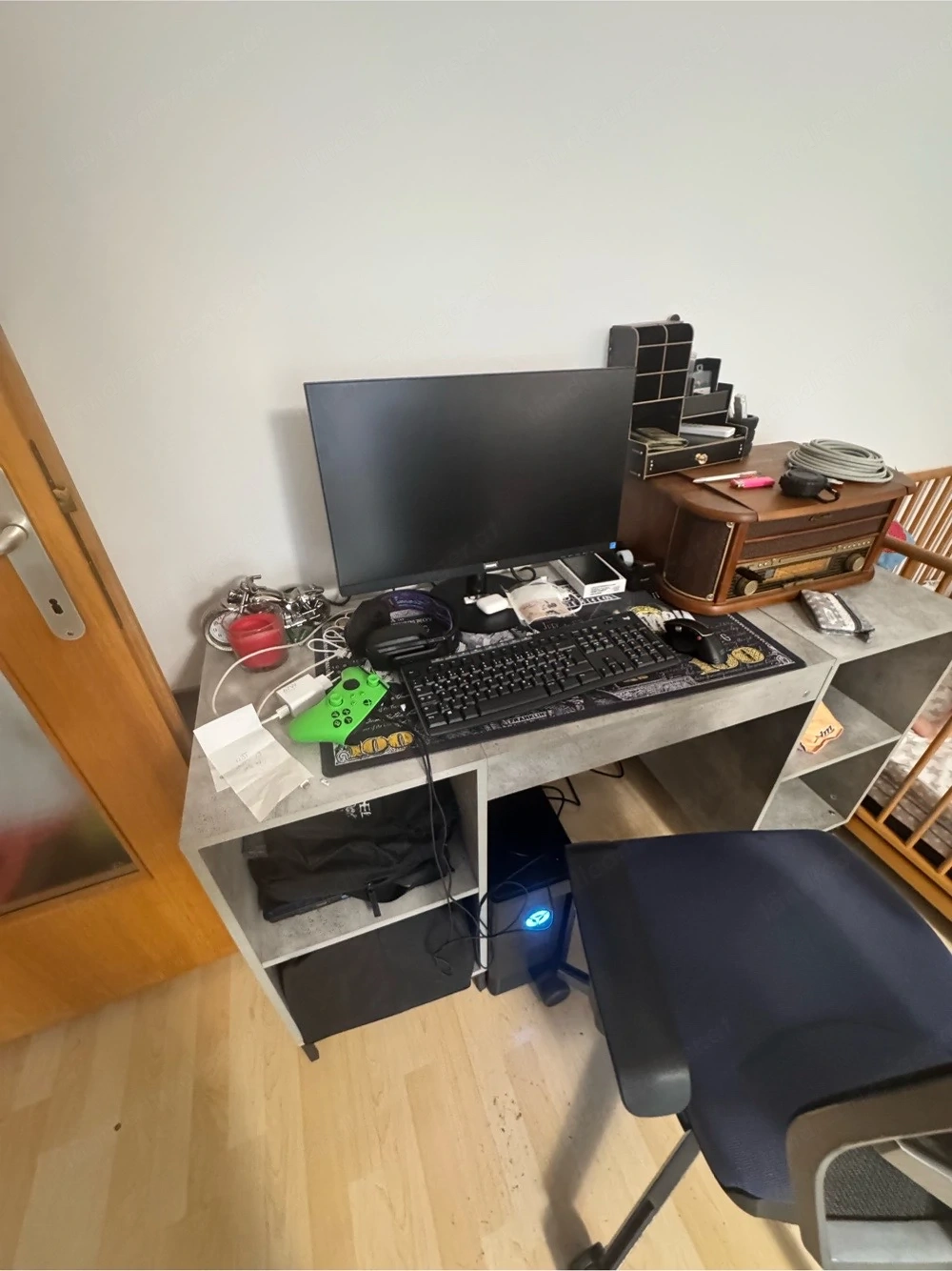 schreibtisch