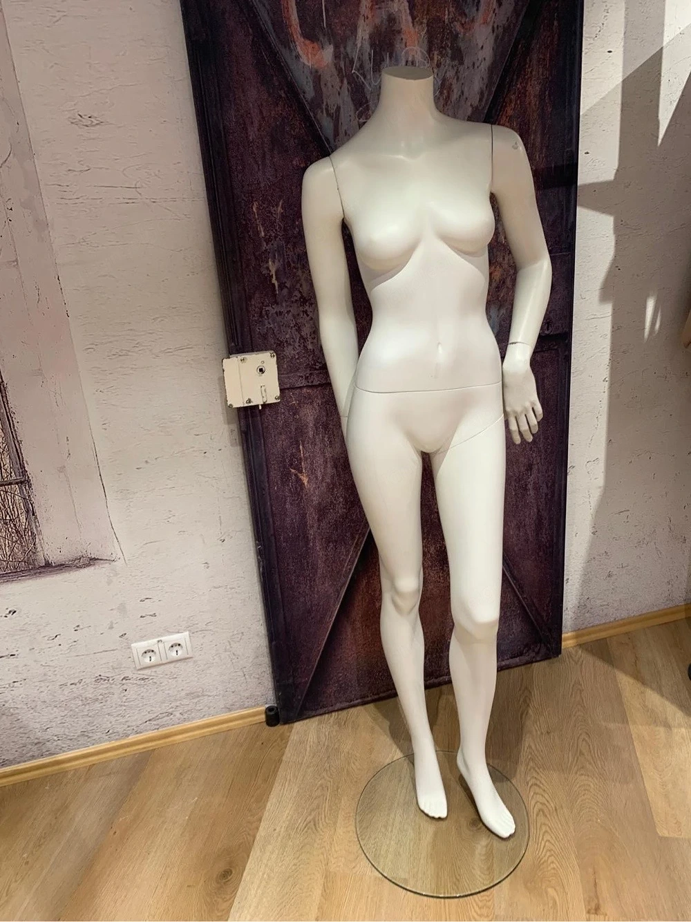 Schaufenster gebraucht - Damenfigur 