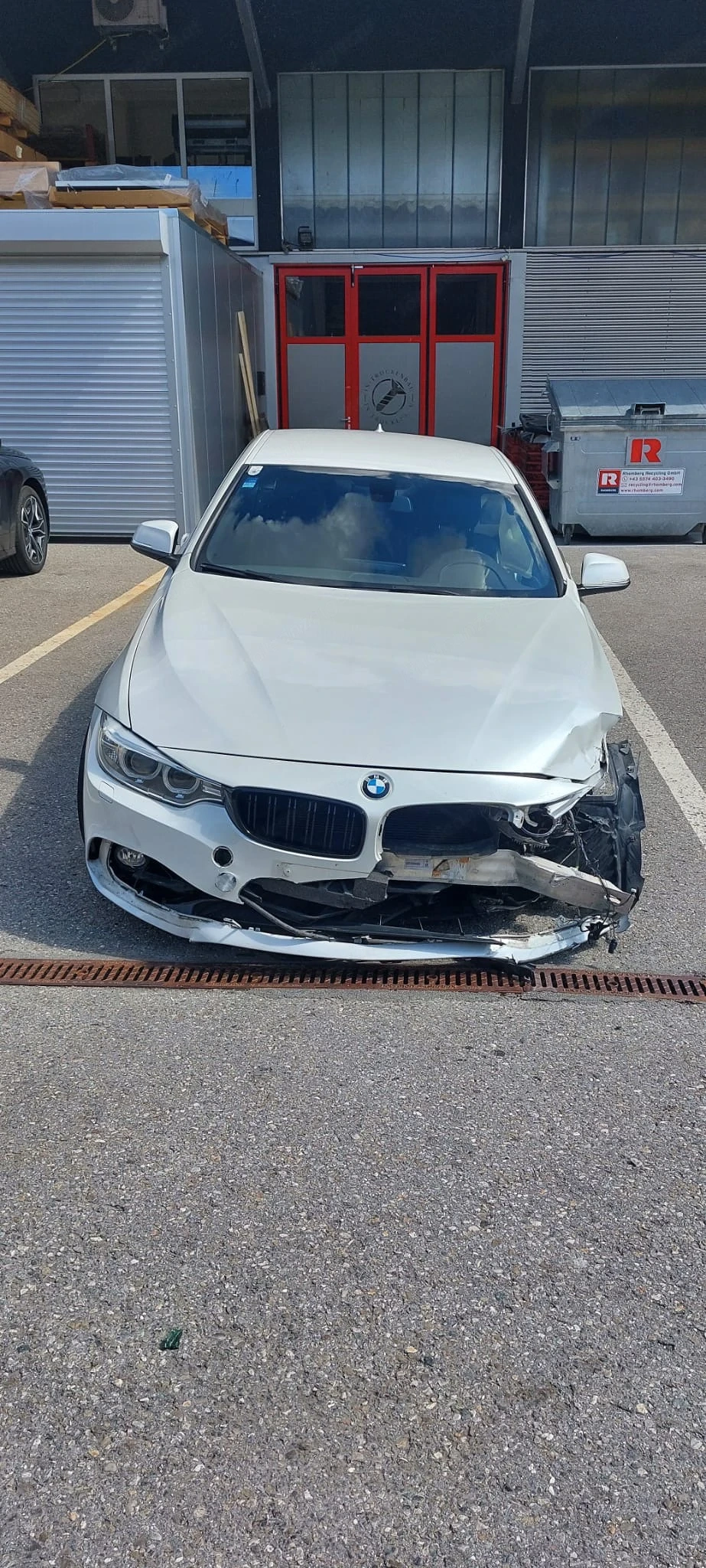 BMW 420i beschädigt