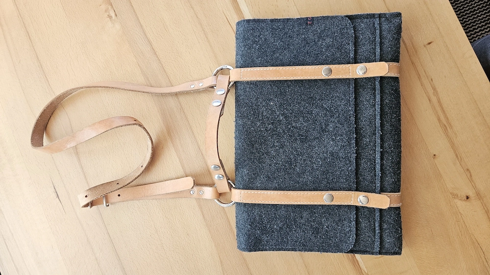 Hochwertige Filz-Laptoptasche   Umhängetasche   wie neu!