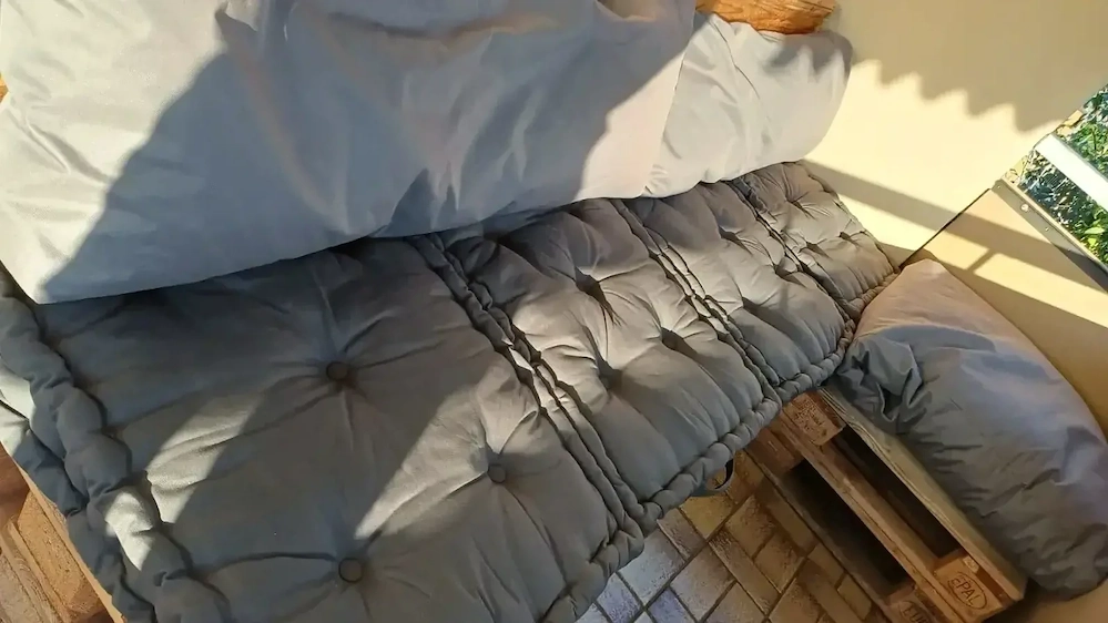 Palettencouch incl. Polster (neuwertig)