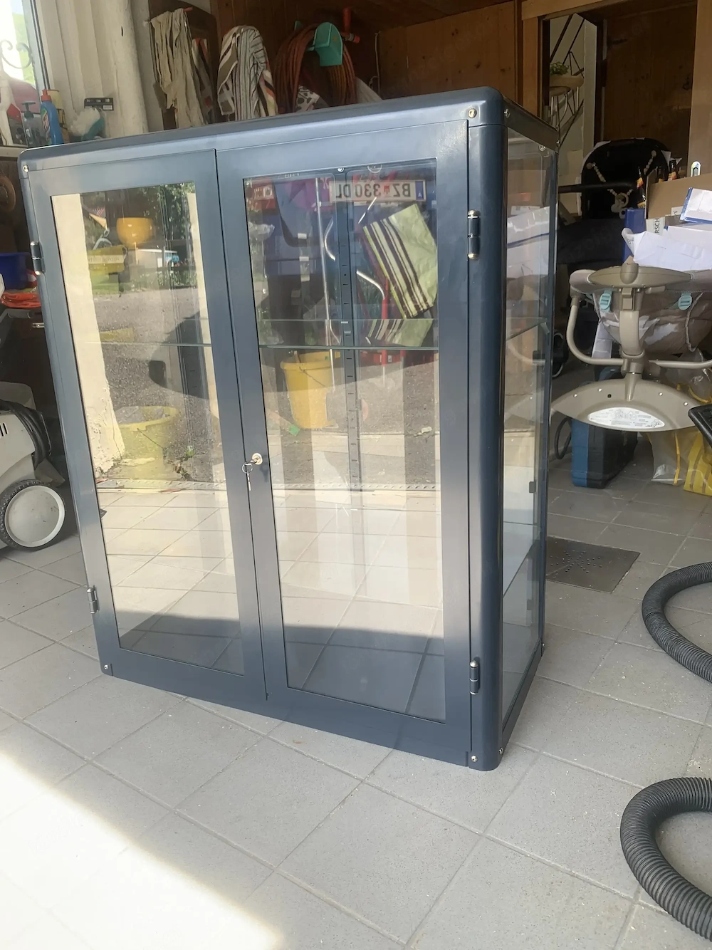 Ikea Vitrine aus Glas Metall