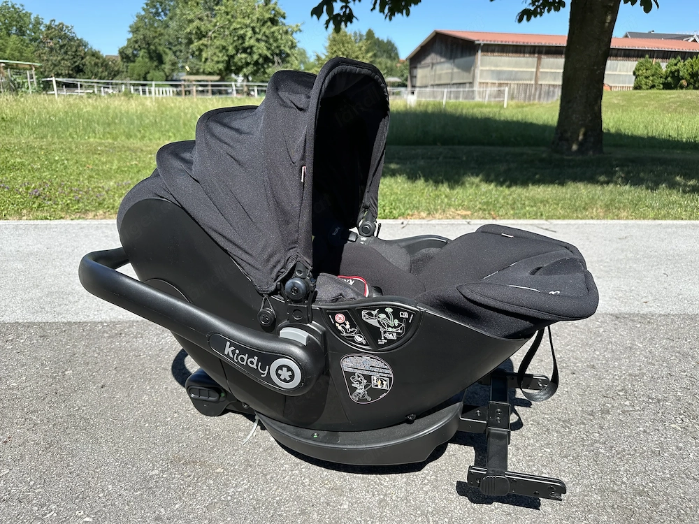 Babyschale Kiddy mit Isofix-Halterung