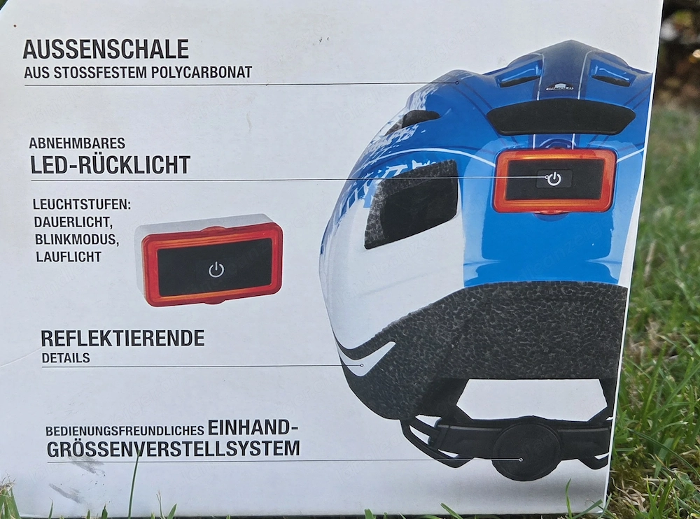 unbenützter schöner Fahrradhelm mit sportlichem Muster