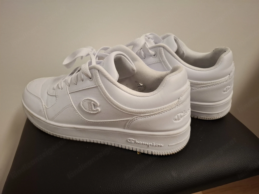 Weisse Schuhe