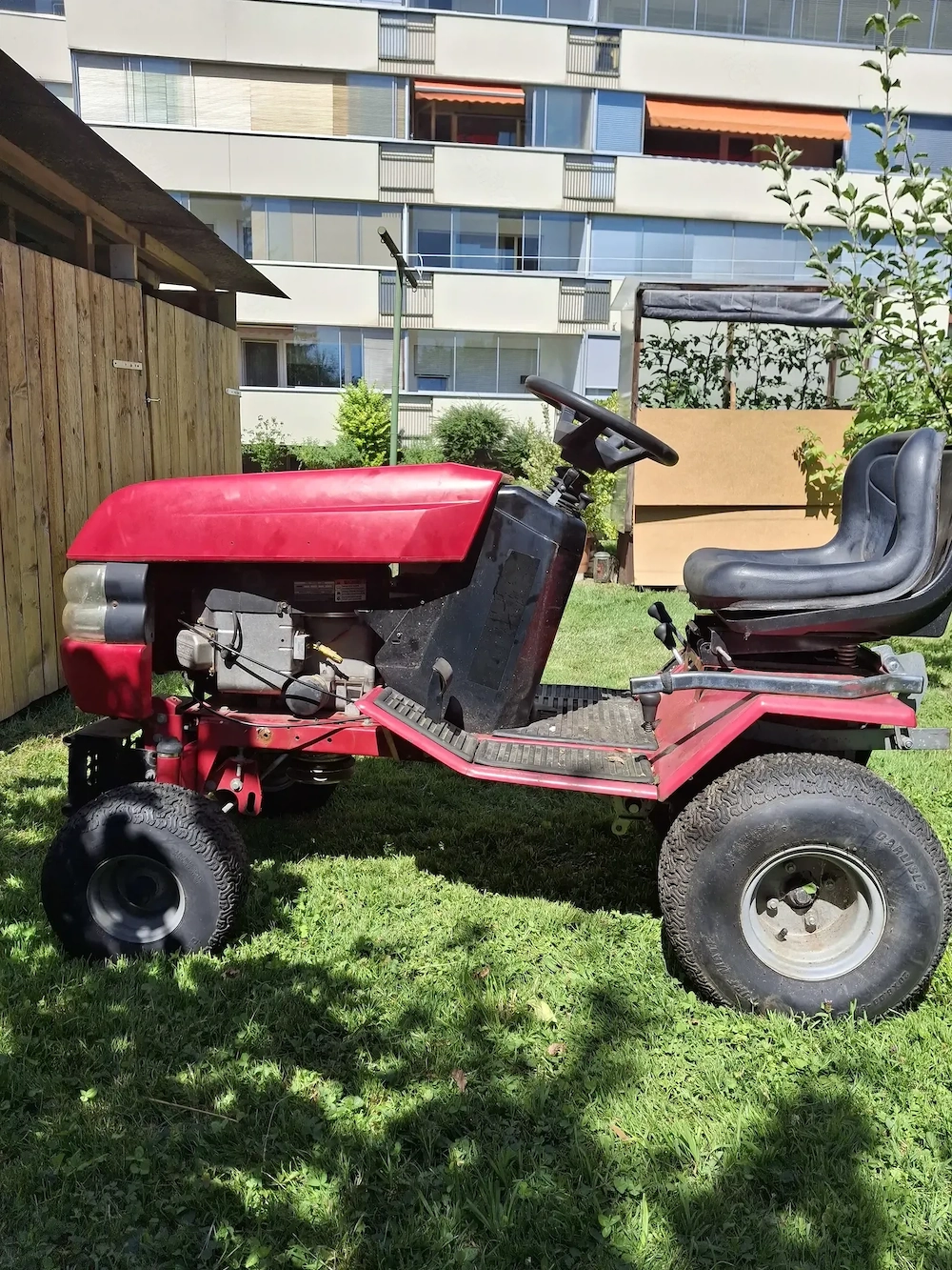 Aufsitztraktor zu vergeben
