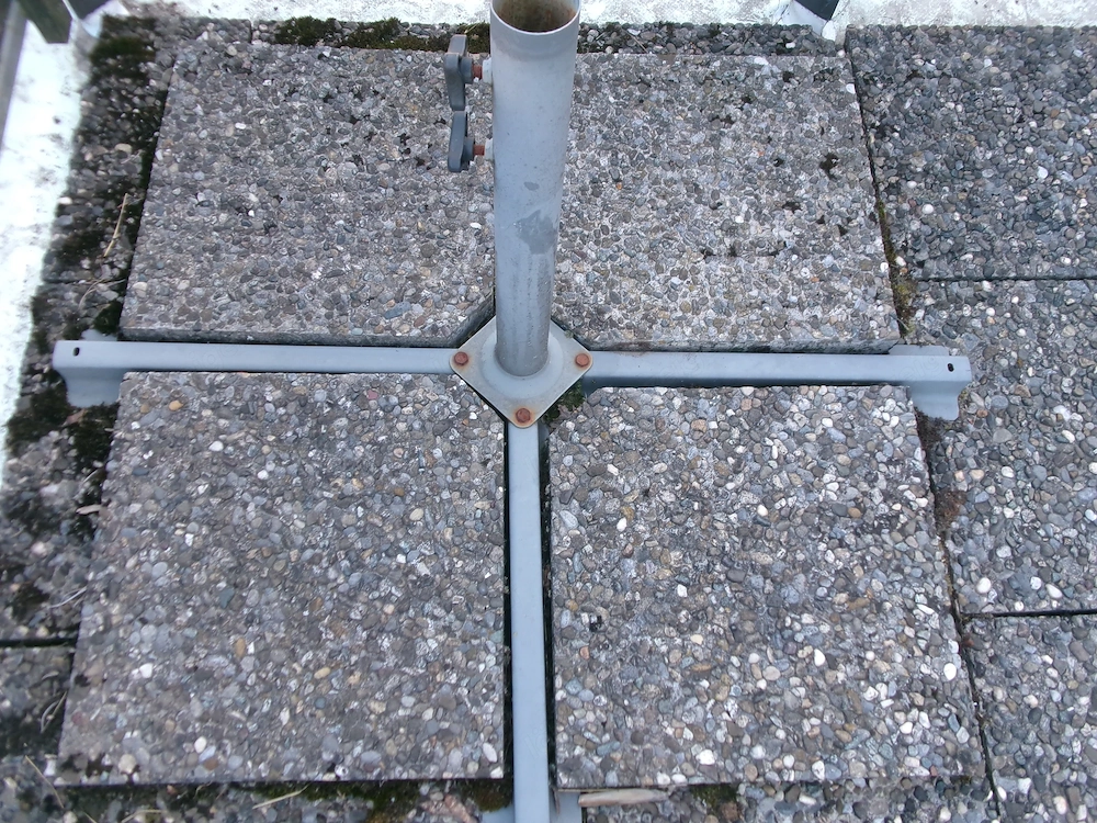 Ampelsonnenschirm + Ständer + Platten
