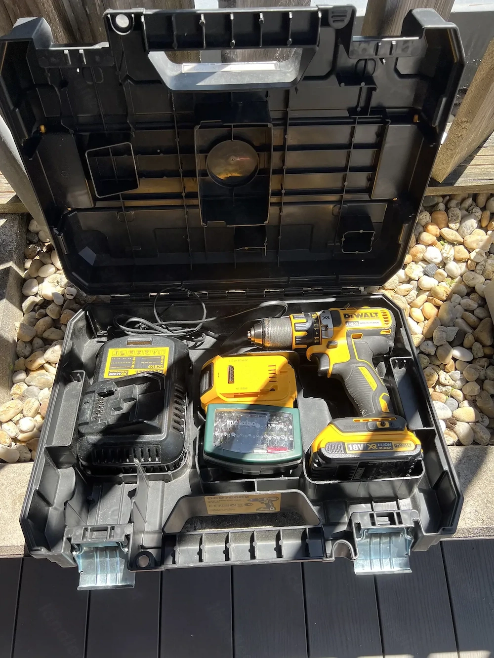 Dewalt Profi Akkuschrauber, 18v, 2 Akkus, Schnellladegerät, T-Stack Box, Bürstenloser Motor
